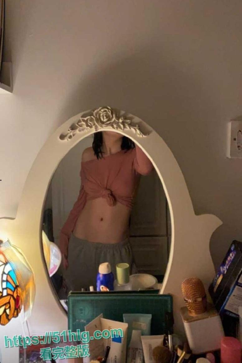 【香港】大学巨乳嫩妹【陈意涵】以恋爱为名滥交，多名男生被骗财，几人怒曝骚逼被无套猛操内射视频-2