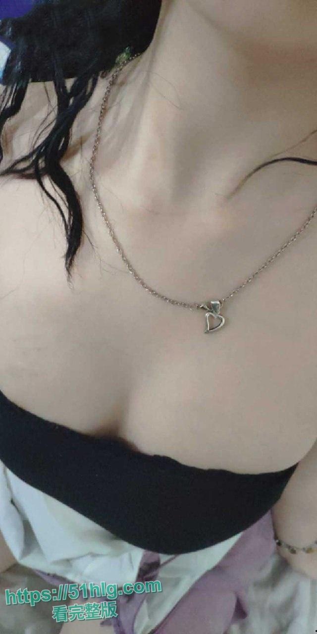 【香港】大学巨乳嫩妹【陈意涵】以恋爱为名滥交，多名男生被骗财，几人怒曝骚逼被无套猛操内射视频-9