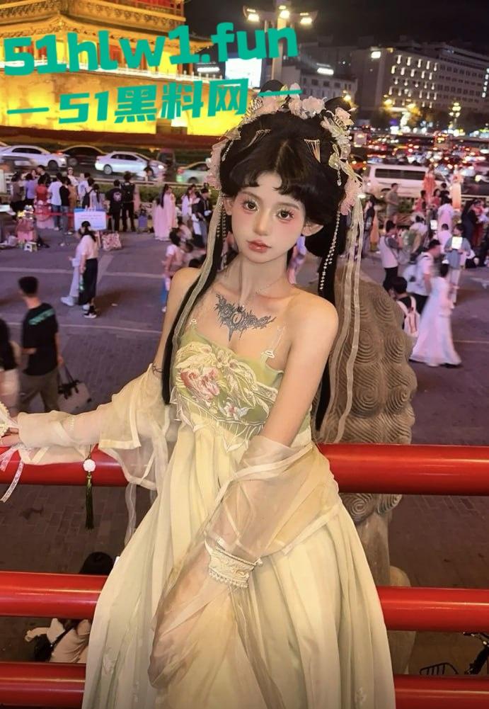 东莞夜场女DJ【刘晓露】爆出圈钱黑料,18岁小母狗圈老板钱还肆无忌惮出轨,当舔狗被甩锤得脸都没了!-5