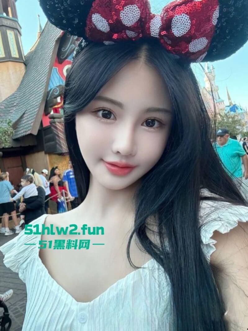 小红书【Chanel】95后UCR女网红竟是外围上岸!天价卖逼费高达5W美金,这逼是镶金边了吗?-1