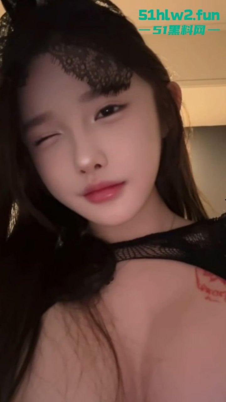 快手网红【美羊】被曝大尺度做爱视频,极品高颜值美女穿女仆装胯上骑乘伺候大佬!-5