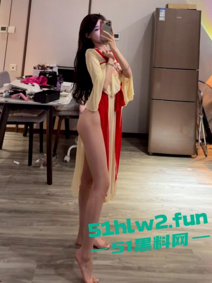 抖音百万粉尤物女神【黎允熙baby】颜值高身材诱人,细腰长腿翘臀性感微密圈付费福利免费看。-2