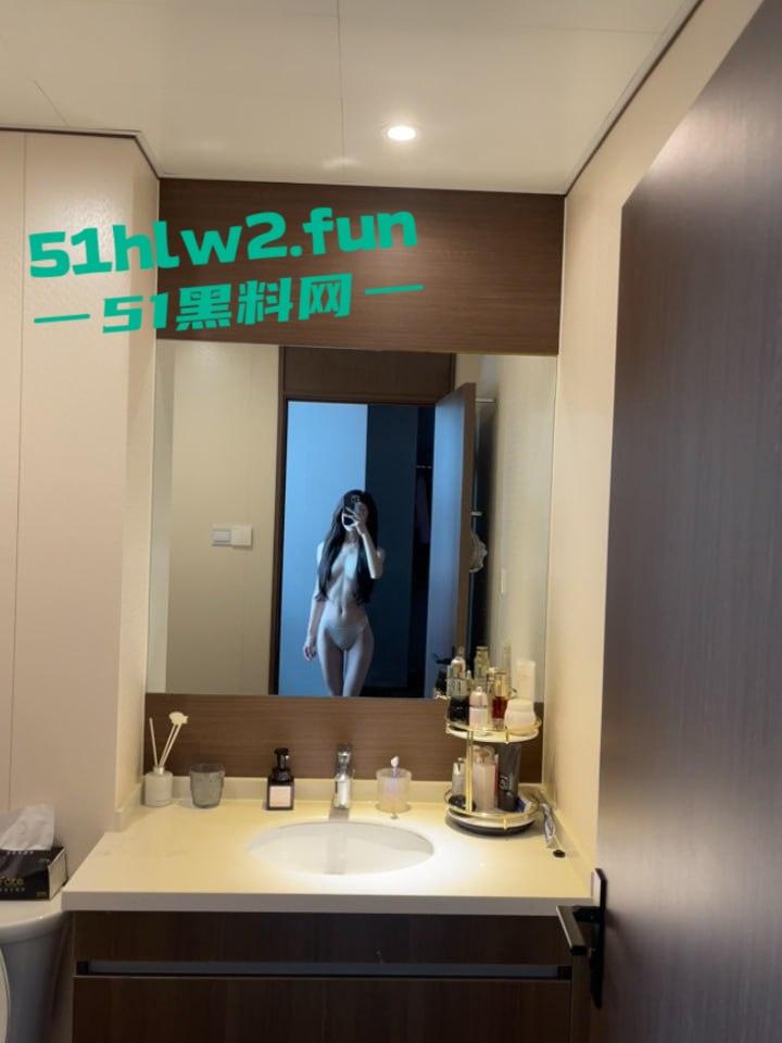 抖音百万粉尤物女神【黎允熙baby】颜值高身材诱人,细腰长腿翘臀性感微密圈付费福利免费看。-10