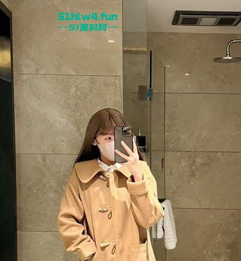 极品身材母狗【杜寓苓】00后反差学生妹,翘臀美腿性感诱人被大叔包养各种调教,性爱自拍视频流出。-1