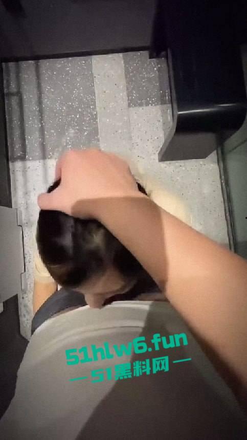 重庆台球厅女助教【梁欣欣】高颜值完美身材尤物,被社会小伙调教成性奴母狗,还带去给兄弟一起操。-4