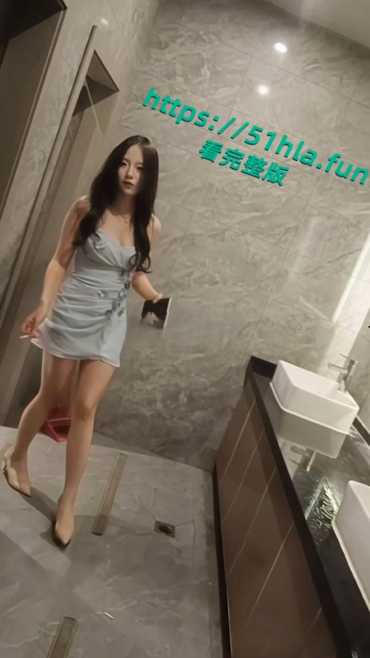 精选女厕偷拍,各类型高颜值小姐姐露脸放尿,脸穴同框特写翘臀白虎一线天全曝光!-2