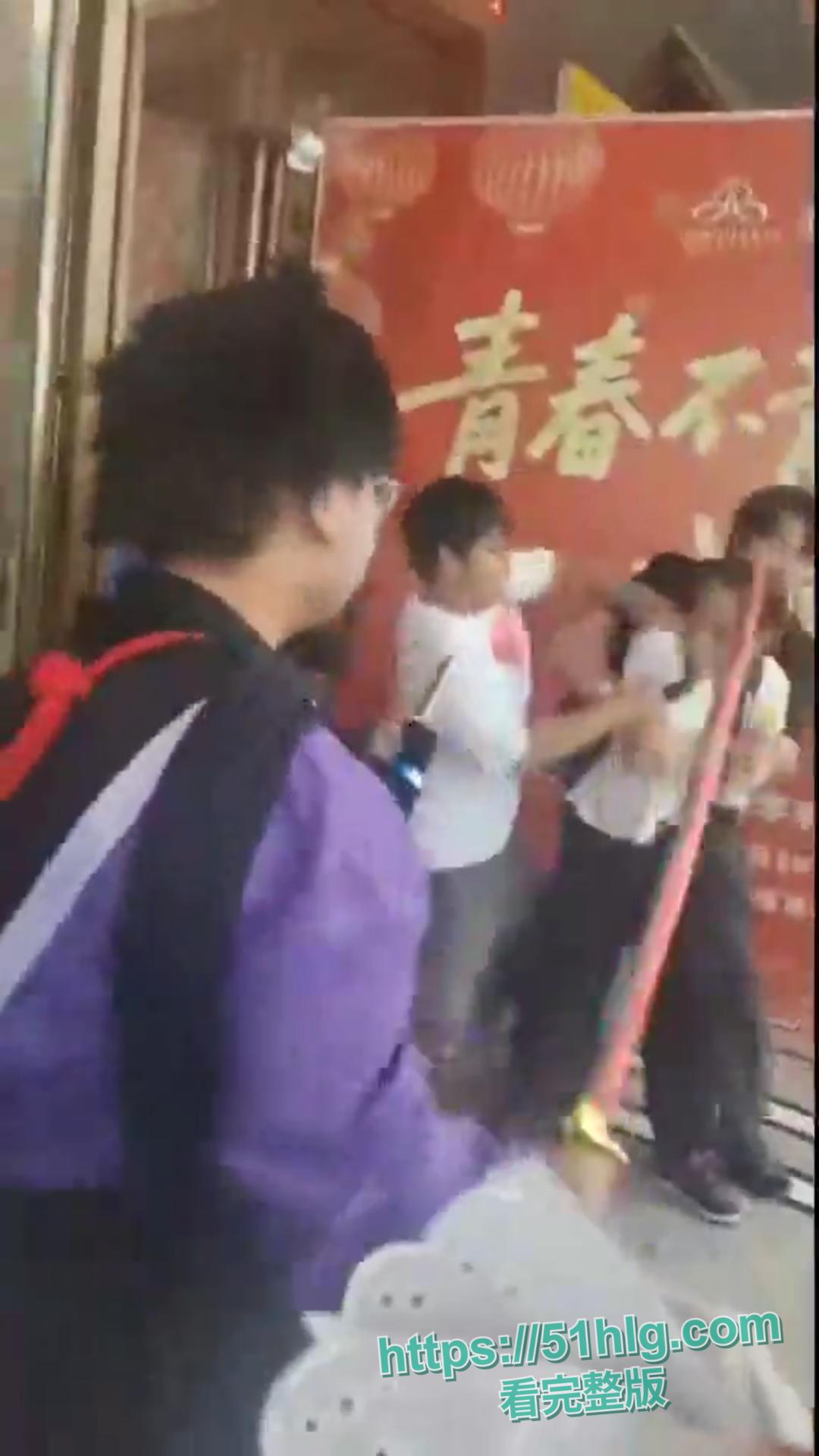 【四川遂宁】Coser漫展发生血案 一男子被多人霸凌后掏出小刀进行反杀 现场顿时乱成一片 莫欺负老实人-5