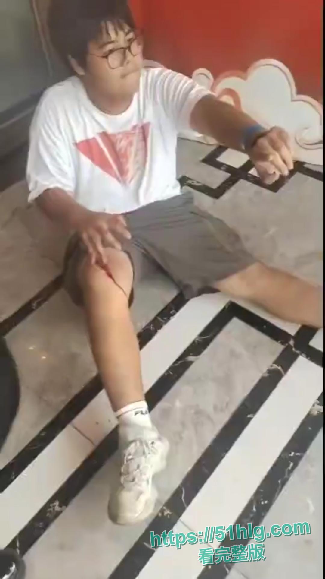 【四川遂宁】Coser漫展发生血案 一男子被多人霸凌后掏出小刀进行反杀 现场顿时乱成一片 莫欺负老实人-7