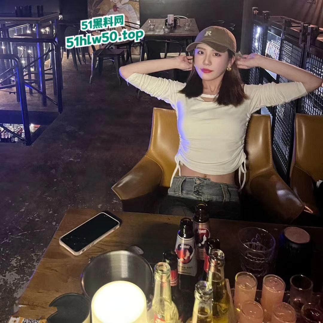 南京第二师范学院【郭美烨】社会纹身男友,各种场合性爱自拍被调教成性奴母狗!-1