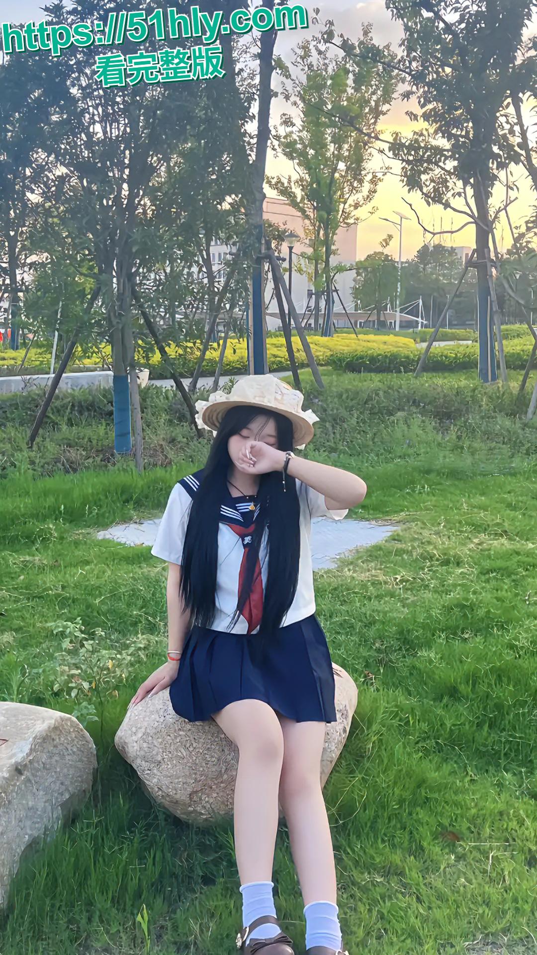 抖音网红萝莉 呆呆呓 户外骑乘假屌自慰 线下约炮大哥 狗链做爱无套后入猛操 反差炸裂!-3