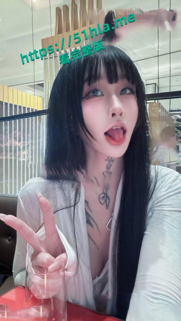 抖音极品网红【九条南无】7月最新福利视频被曝光,娴熟玩转吸奶器,多种道具插逼自慰视觉冲击力拉满!-6