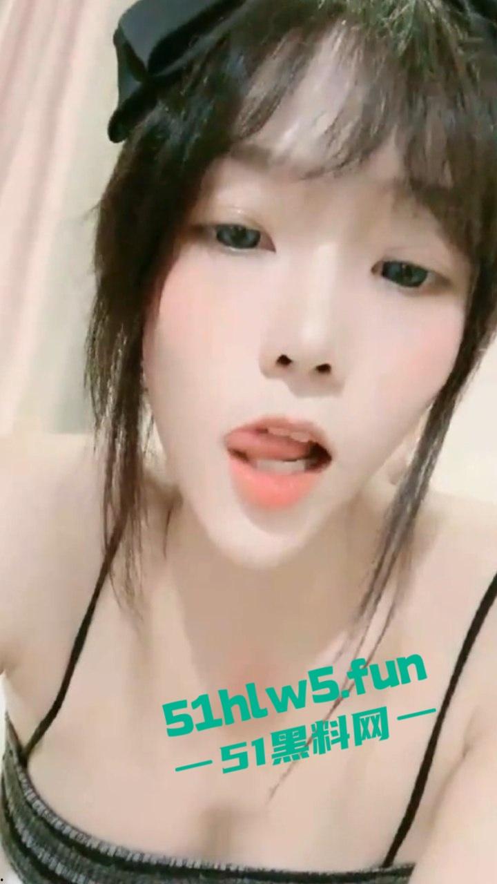 抖音高颜值嫩妹网红【玥玥酱】超可爱的性感萝莉,绝美大长腿穿诱人白丝 和大哥激情1v1视频流出。-10