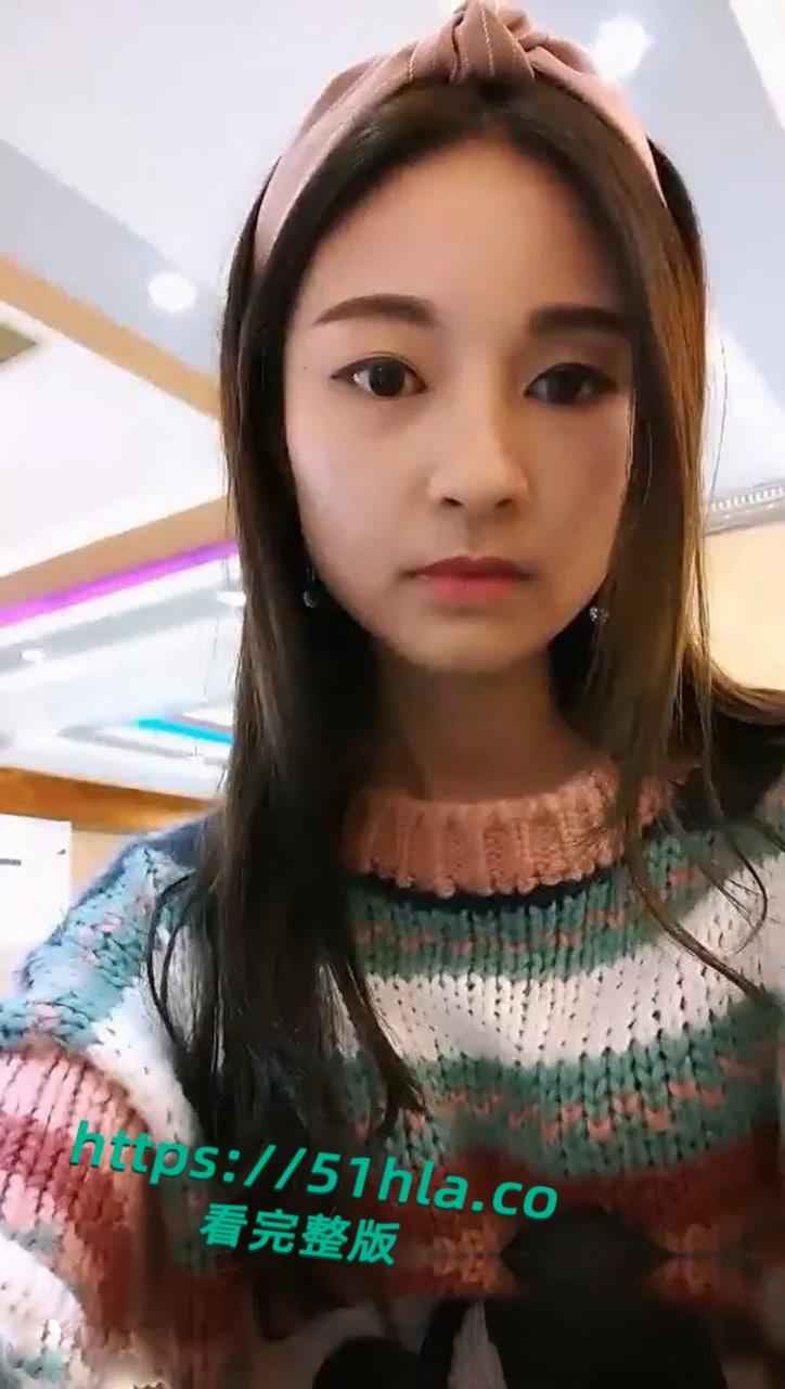 主持专业大三学生妹【桑桑】兼职带着跳蛋主持婚礼直播,金主远程操作跳蛋,边主持边高潮震撼全场!-1