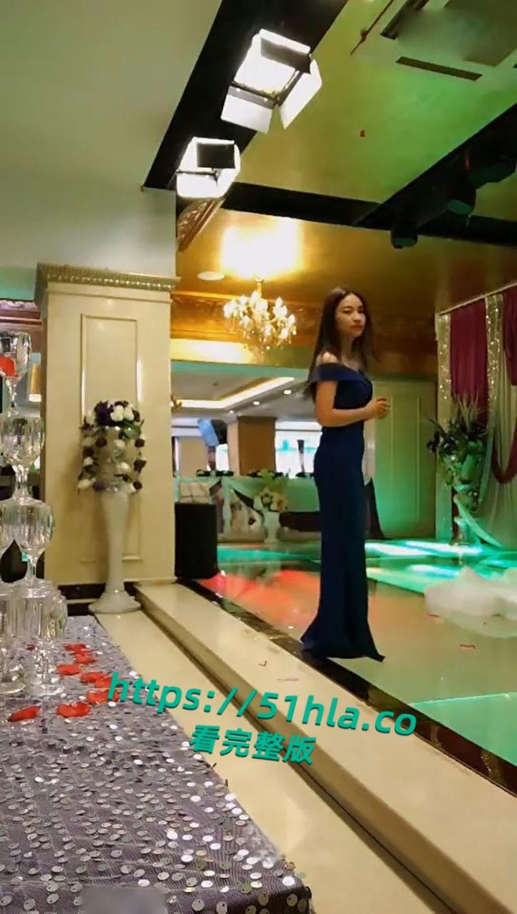 主持专业大三学生妹【桑桑】兼职带着跳蛋主持婚礼直播,金主远程操作跳蛋,边主持边高潮震撼全场!-4