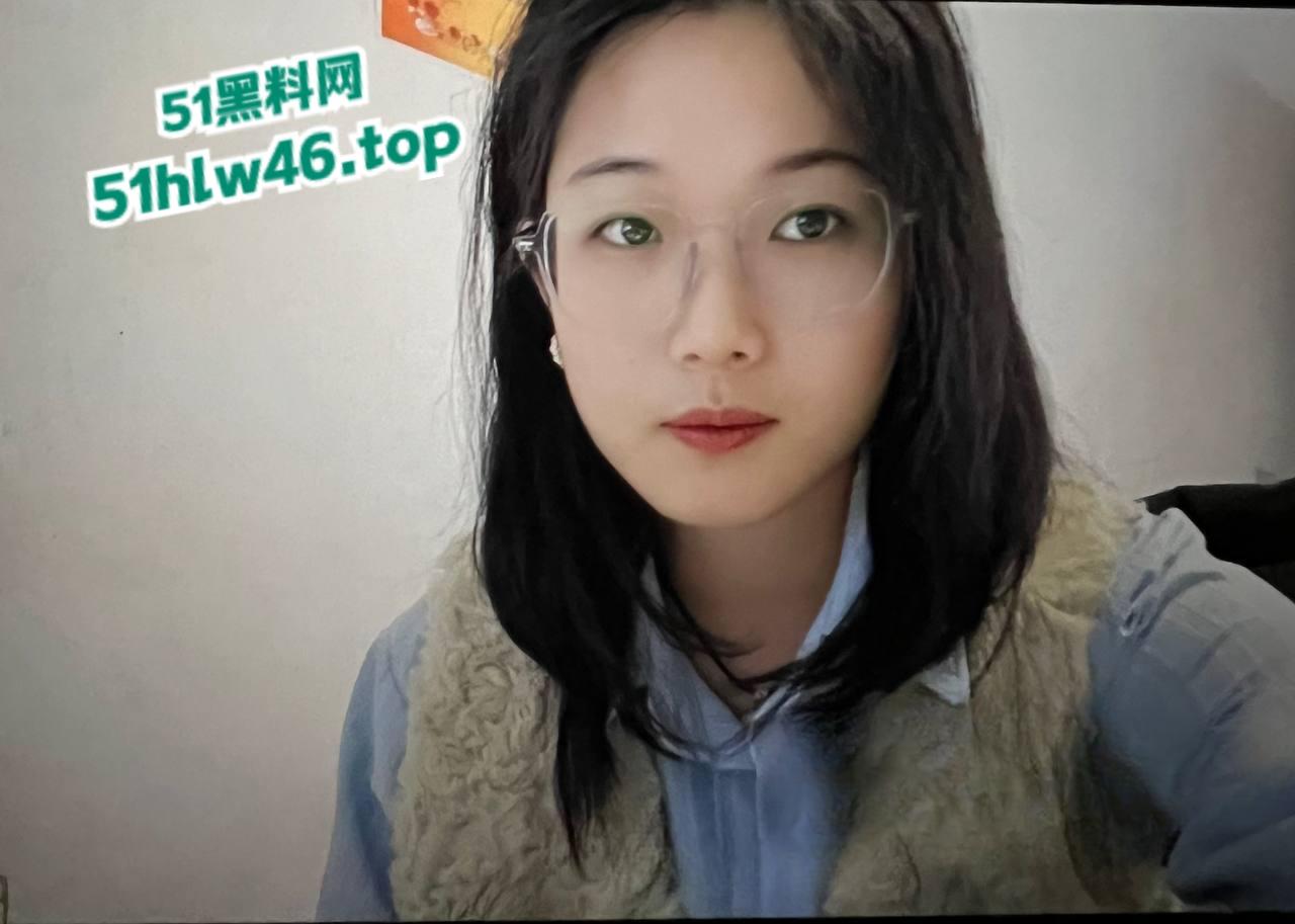 陕西渭南师范学院【陈小雨】背着男友出轨还惨遭炮友曝光,现在是全校出了名的肉便器!-2