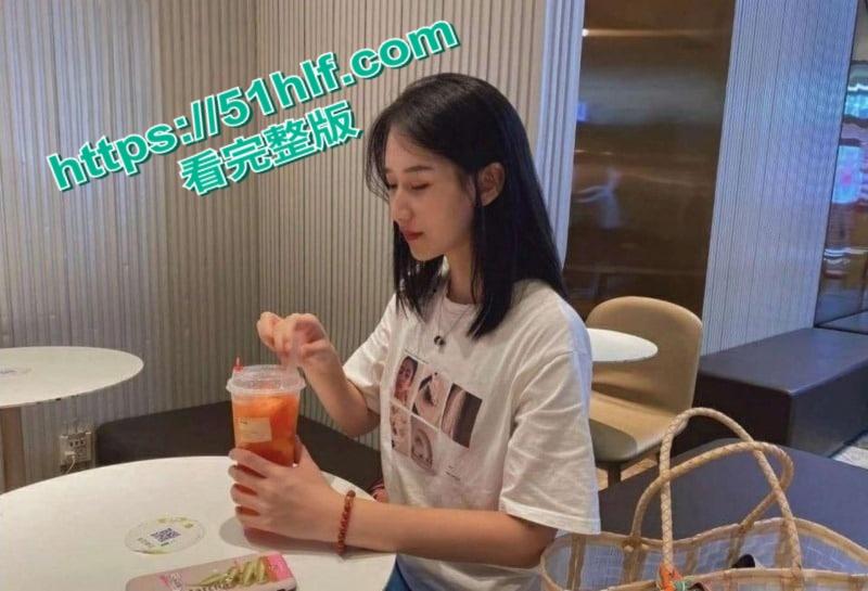 西安师范学院清纯妹子酒店自拍，反差婊口活超一流被男友无套猛操嫩穴！-2