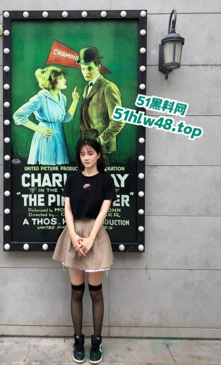 浙江传媒校花【吴雨萌】颜值超高的尤物，骑乘扭腰浪叫不断大奶晃动口技炸裂，浴室激情戏码让老司机集体破防！-7