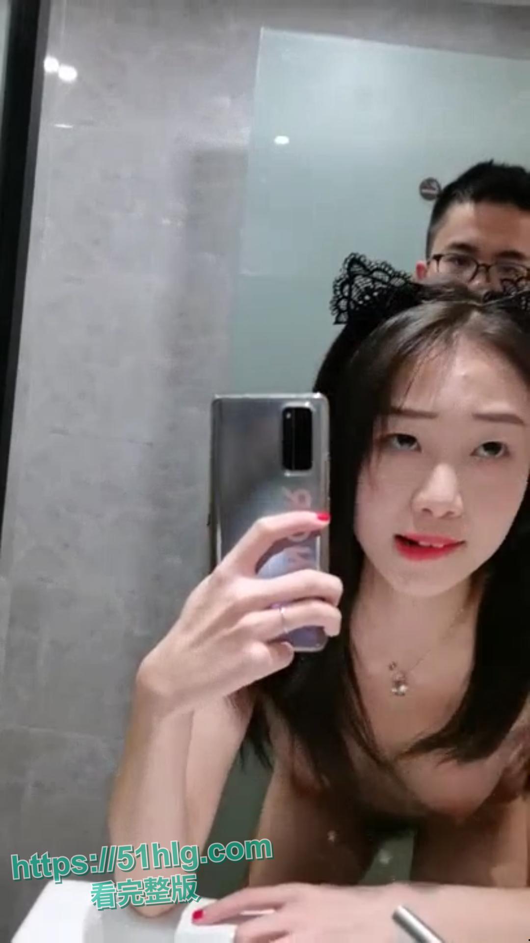 【河南】抖音博主【户晨风】约炮女粉丝性爱视频流出 酒店卫生间对着镜子后入爆操 高颜值 好身材 淫叫不断-5