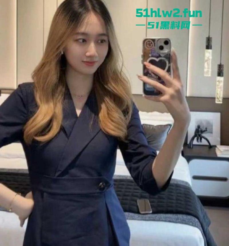 超越翰林府,广东佛山顺德悦府女销售【程圆】制服加黑丝,就在样板间让老板内射。-5