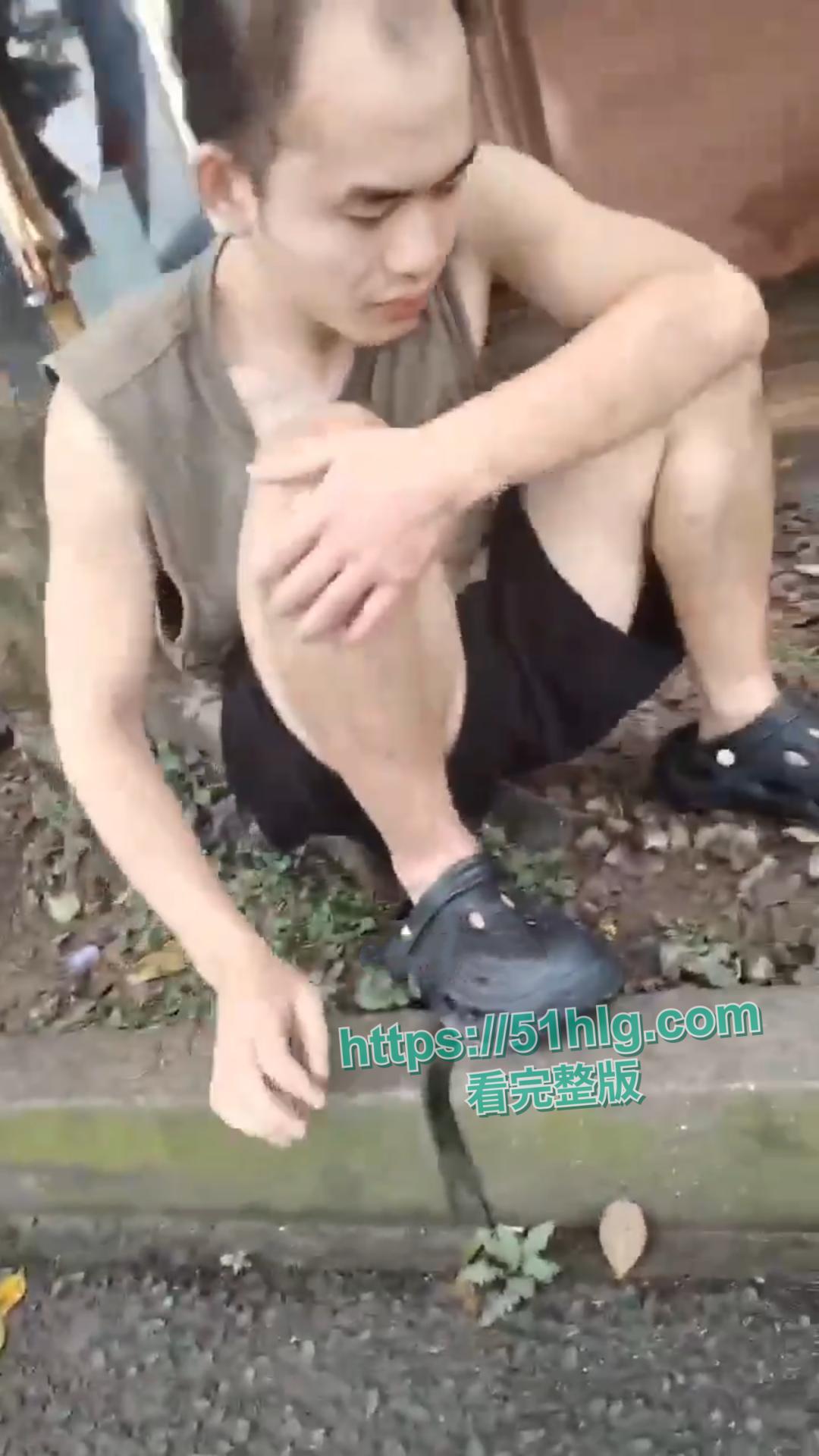 【四川乐山市】的荒唐一夜!酩酊大醉男子防不胜防,醒来菊花被爆,笑点满满-3