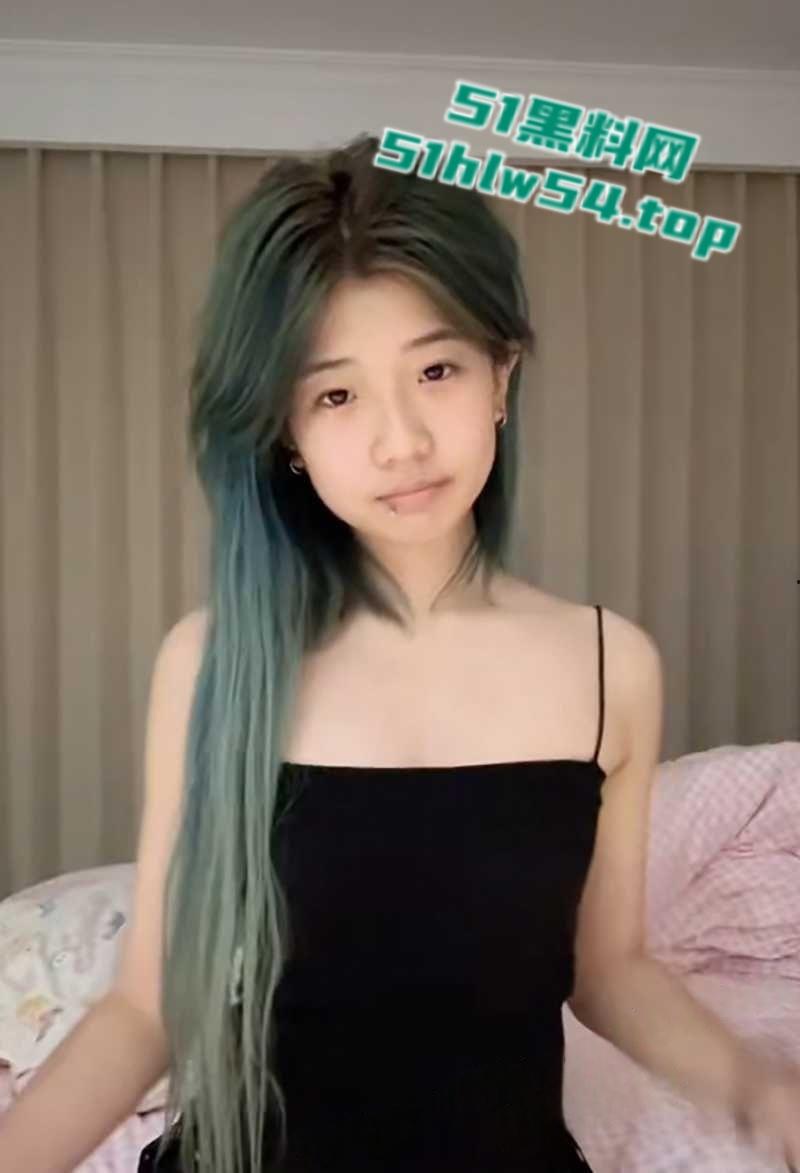 清纯萝莉网红【小妍my】不雅视频流出,似初恋般的甜美少女,私拍露奶舔足自慰淫片纯纯足交小能手!-9