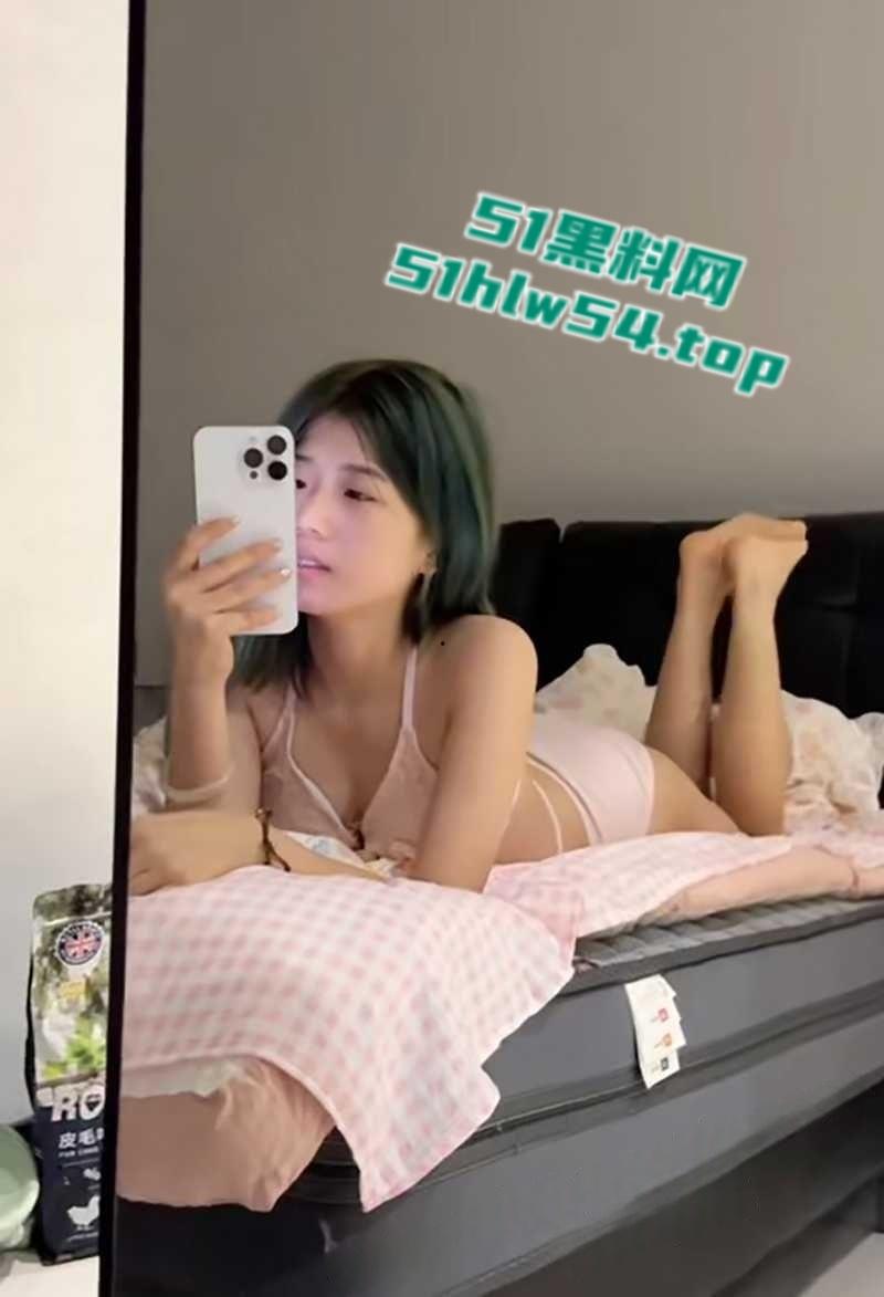 清纯萝莉网红【小妍my】不雅视频流出,似初恋般的甜美少女,私拍露奶舔足自慰淫片纯纯足交小能手!-11