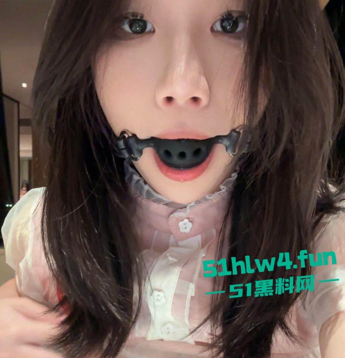 抖音同城撩骚，认识的反差学生妹【周雨婷】御姐身材嫩妹女神，被大叔调教成母狗性爱自拍流出。-4