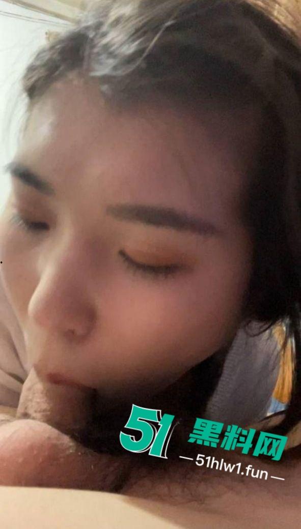 兰州回族【马惠玉】和男友自拍泄密妹子玩花样，口技满分肛塞在线，这操作让人看红了脸！-6