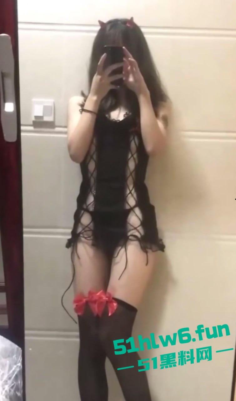 南昌银行信用卡专员【刘茜茜】与男友各自淫乐,互相暴露后被男友先告状曝光性爱视频。-7