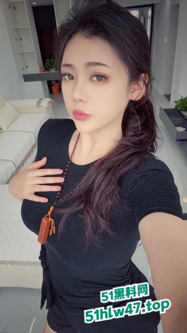 海航绝美空乘【雨晴】高颜值长腿女神,竟偷偷下海接客化身制服女王高跟踩屌,白虎骚穴被无套打桩爆操。-9