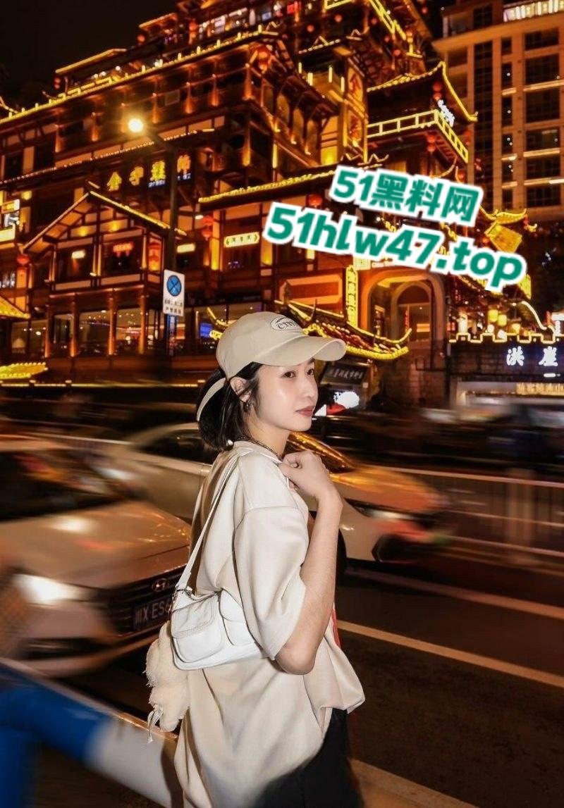 新加坡花店老板娘【Babeyiyi】身材超性感的女神竟偷情黑鬼,大黑屌各种抽插爆操视频流出。-10