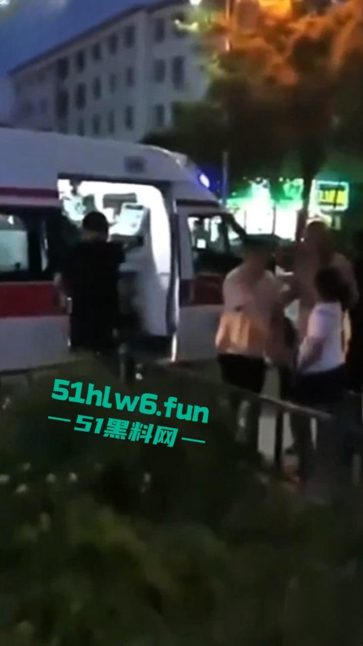 秦皇岛红桥里砍人事件,持刀报复社会在大街上见人就砍,据说有20多人被砍官媒竟急速删贴。-3