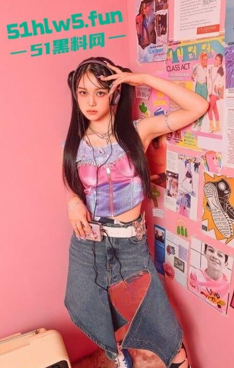 韩国新晋女团幻蓝小熊成员【媛媛】演唱会露奶事件,现场粉丝拍摄完整版视频流出。-3