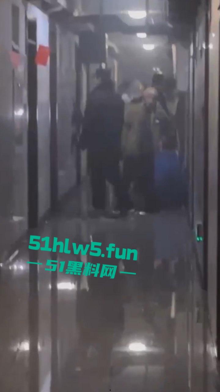 合肥工业大学，研二变态男网购硅胶女友宿舍发泄，怕被室友发现在厕所焚烧结果酿成火灾全校皆知。-4