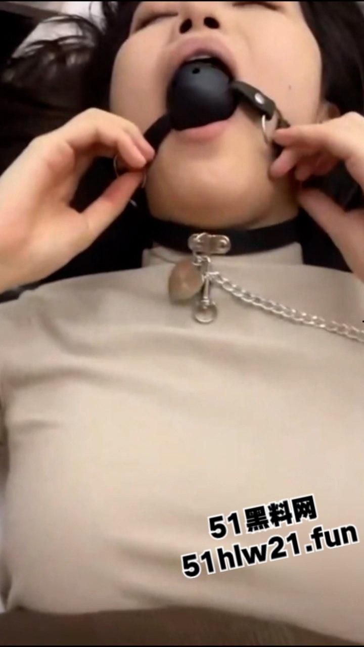 中国民用航空飞行学院【吴婷】粉嫩玉足线下约炮金主,灵活舌头简直可以含化鸡巴!-4