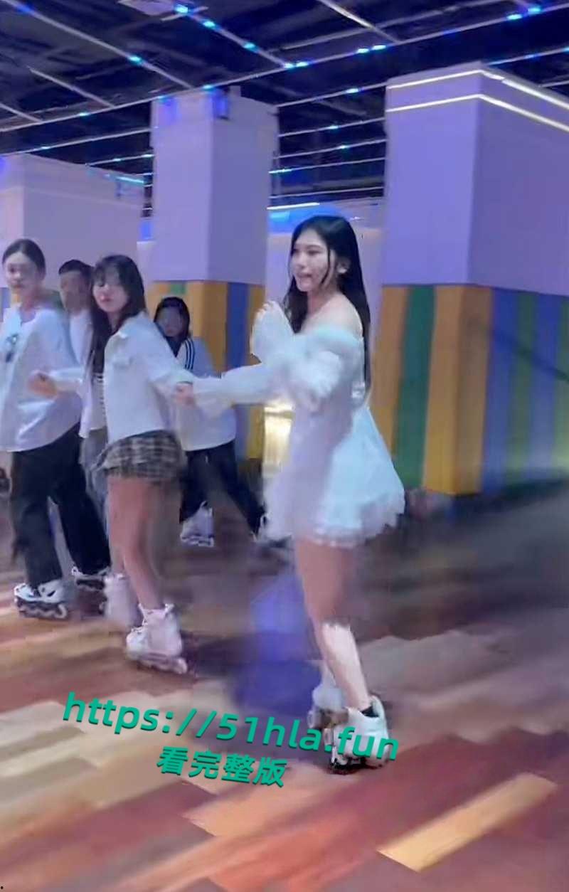 抖音女网红【轮滑冰姑娘】生化母体携带艾滋感染上千人人设翻车，遭网友质疑健康状况引发争议！-5