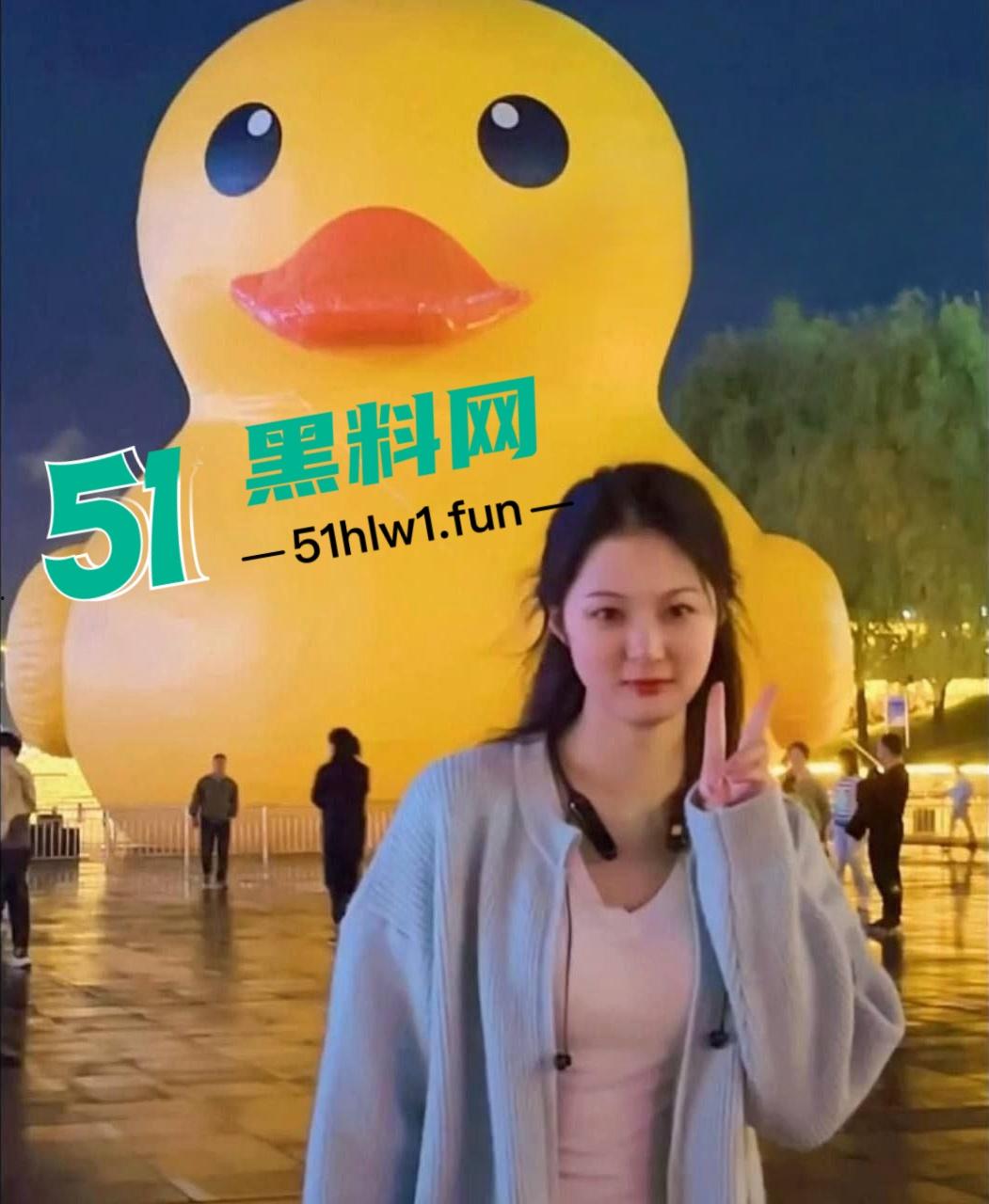 西南医科大学05年【吴媛媛】手机维修遭曝光,清纯学生妹相册被扒满是约炮照片,果然清纯外表藏不住骨子里的骚!-9