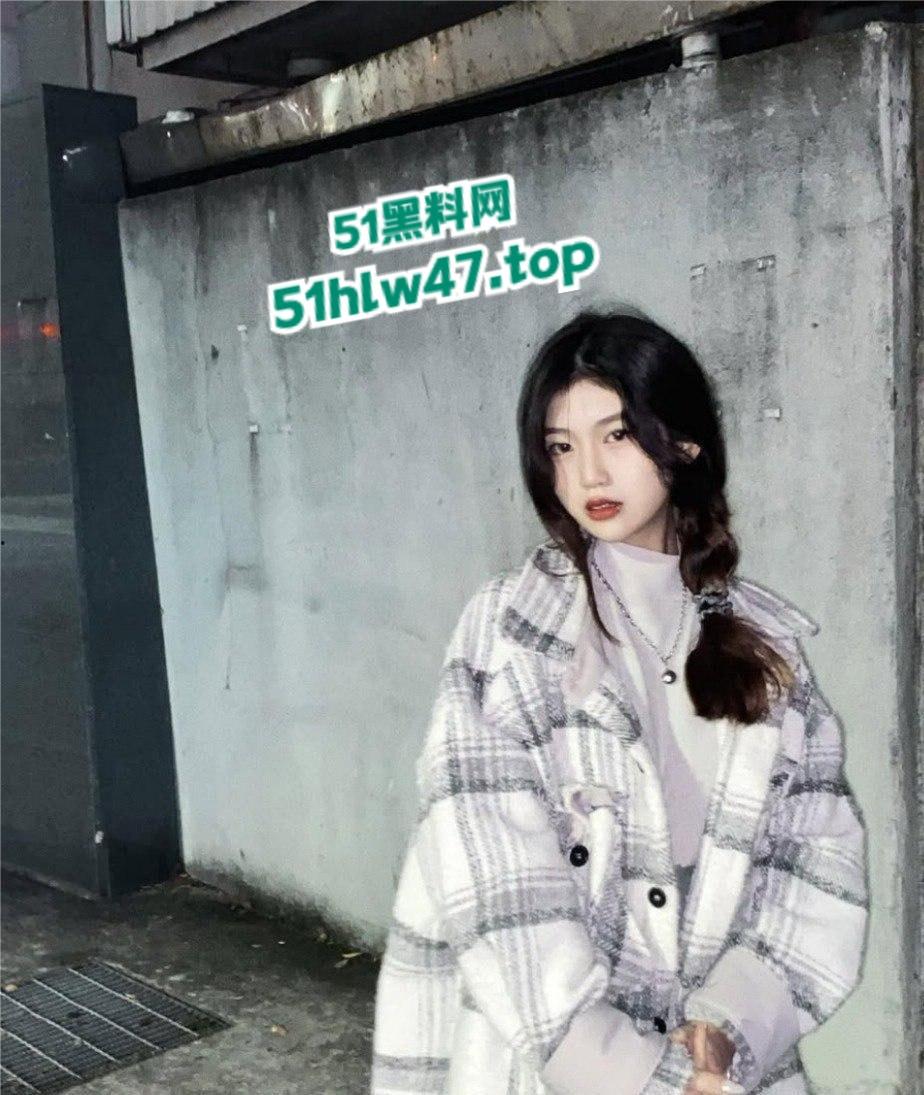 台湾高颜值网红【小网美】早期裸照与发骚视频曝光,没想私下竟然这么爱拍裸照!-3