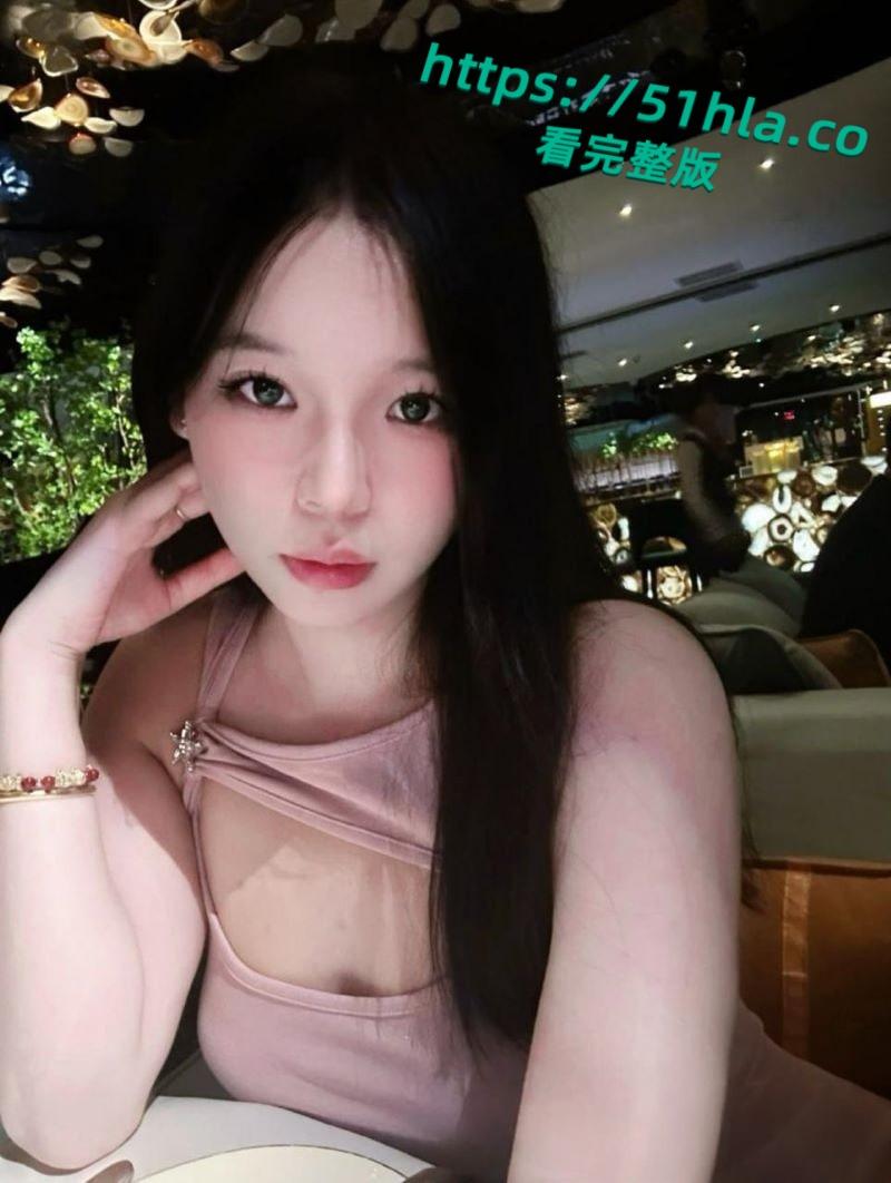 抖音网红学生妹【李祚瑶】私下裸聊,巨乳身材与金主网调,接受各种挑逗指令揉奶到自慰淫靡不堪!-1