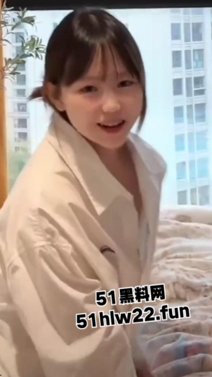 抖音清纯美少女网红【炒河粉】大尺度全裸会议直播泄密流出,外表单纯可爱实则淫荡放浪。-5