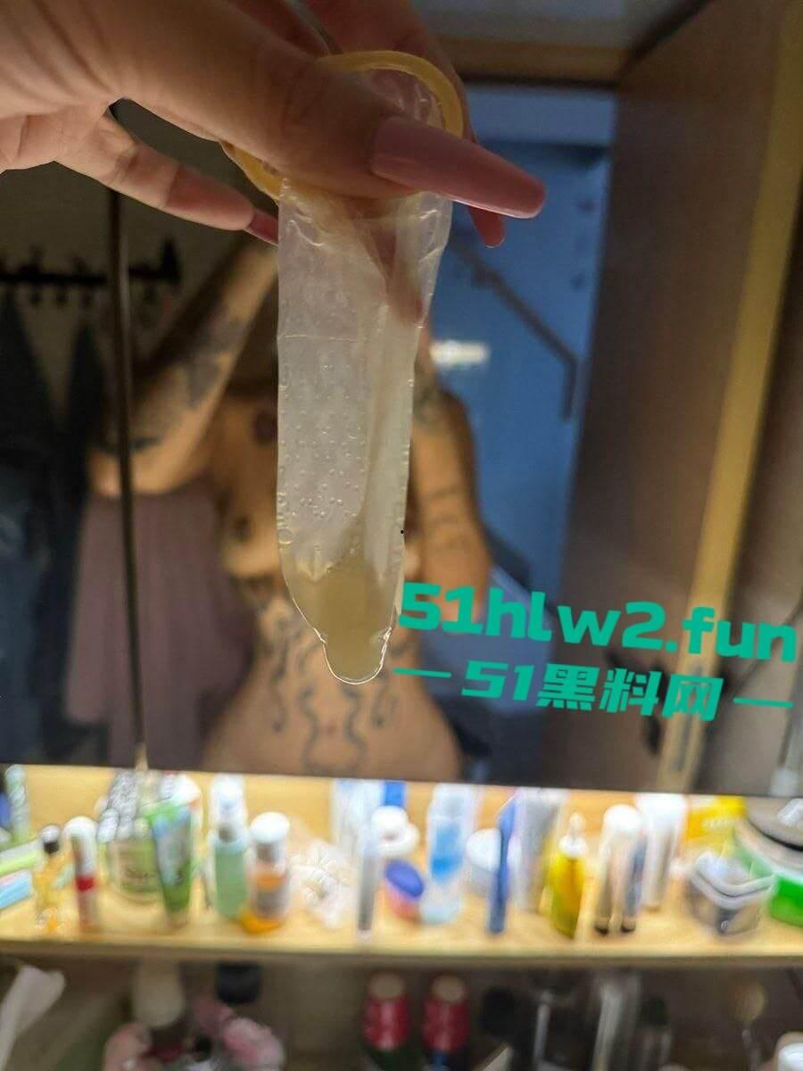 成都刺青母狗【HighSchoolGirls】身材超性感辣妹。巨乳肥臀身材火辣自慰做爱私拍流出。-9