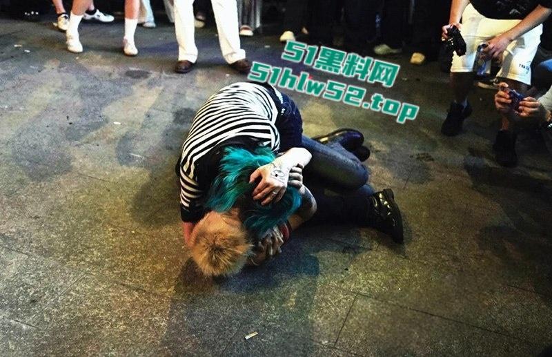 热搜的杀马特新婚夫妇【唐康】【刘雨洁】闪婚闪离,跳起来领证的快感就像高潮,满足广大网友的吃瓜!-8