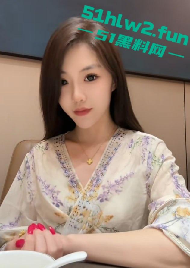 抖音【杨思睿】仙女皮全掉光2000块卖骚定制片疯传,这货原来是专供金主的私家母狗?-3