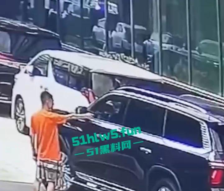 柬埔寨金边机场【AK枪击案】曝光,先手枪威胁再掏出AK扫射,持枪中国籍男子已经被逮捕。-4