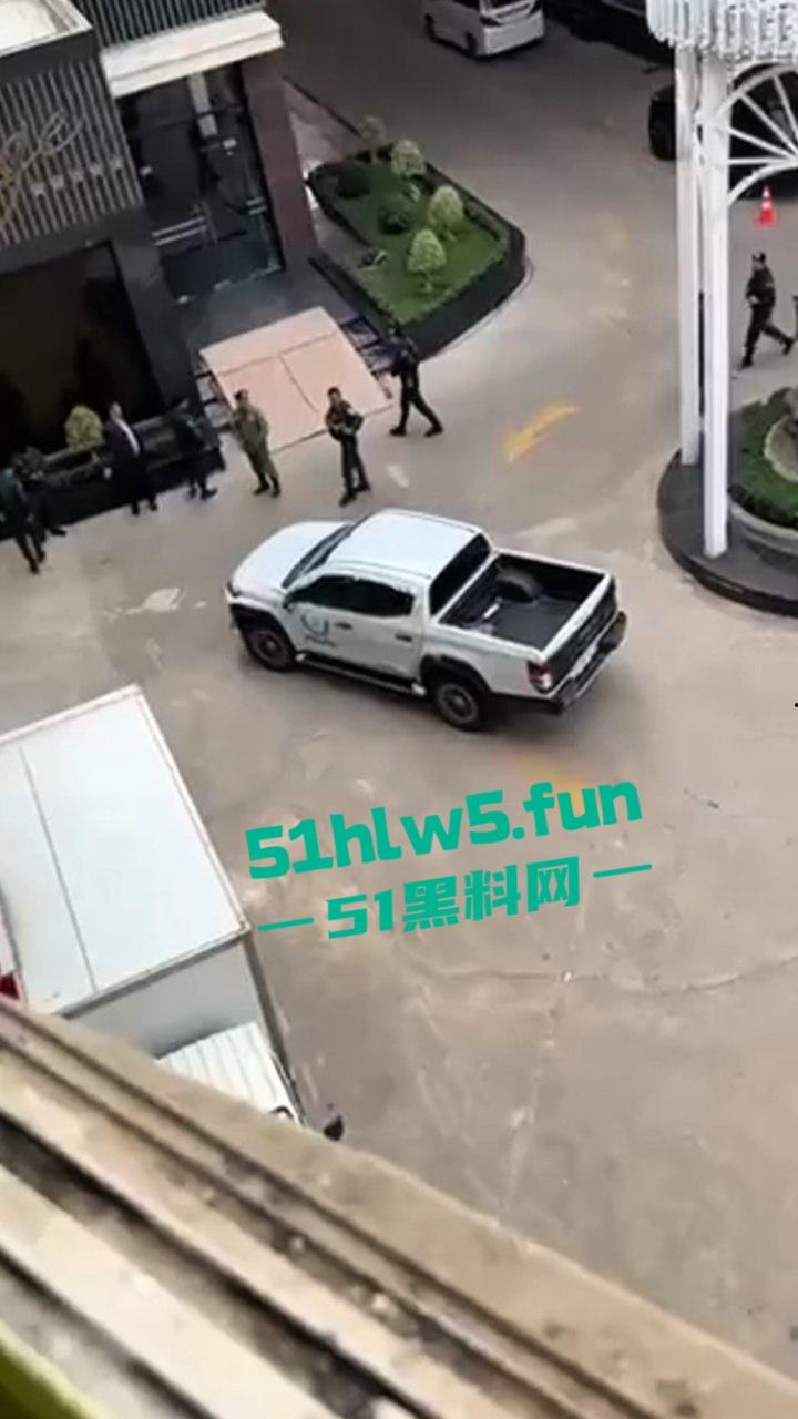 柬埔寨金边机场【AK枪击案】曝光,先手枪威胁再掏出AK扫射,持枪中国籍男子已经被逮捕。-8