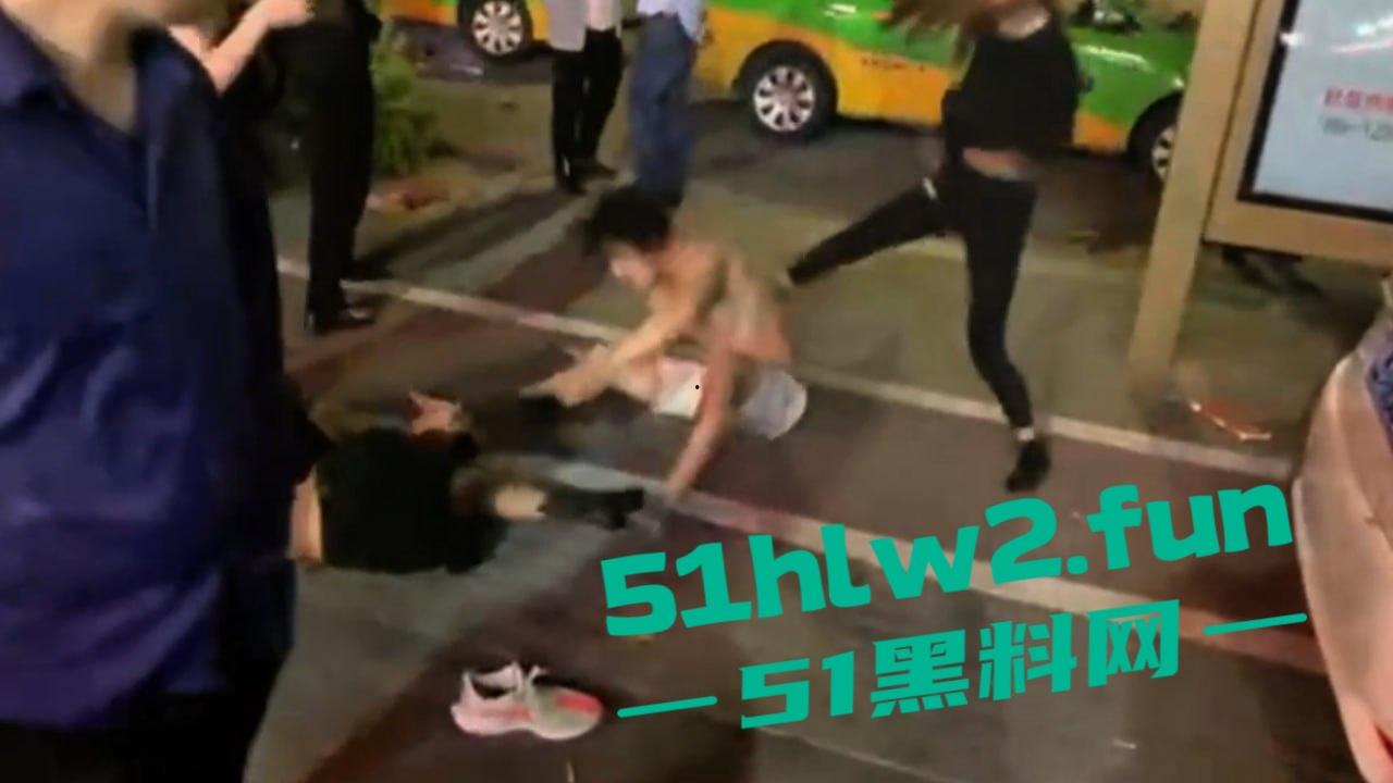 广东醉酒男子喝多,叫来三个妹子嫖娼,结果就操了一个,还是只插几下当场秒射,事后不给钱给妹子围殴!-4