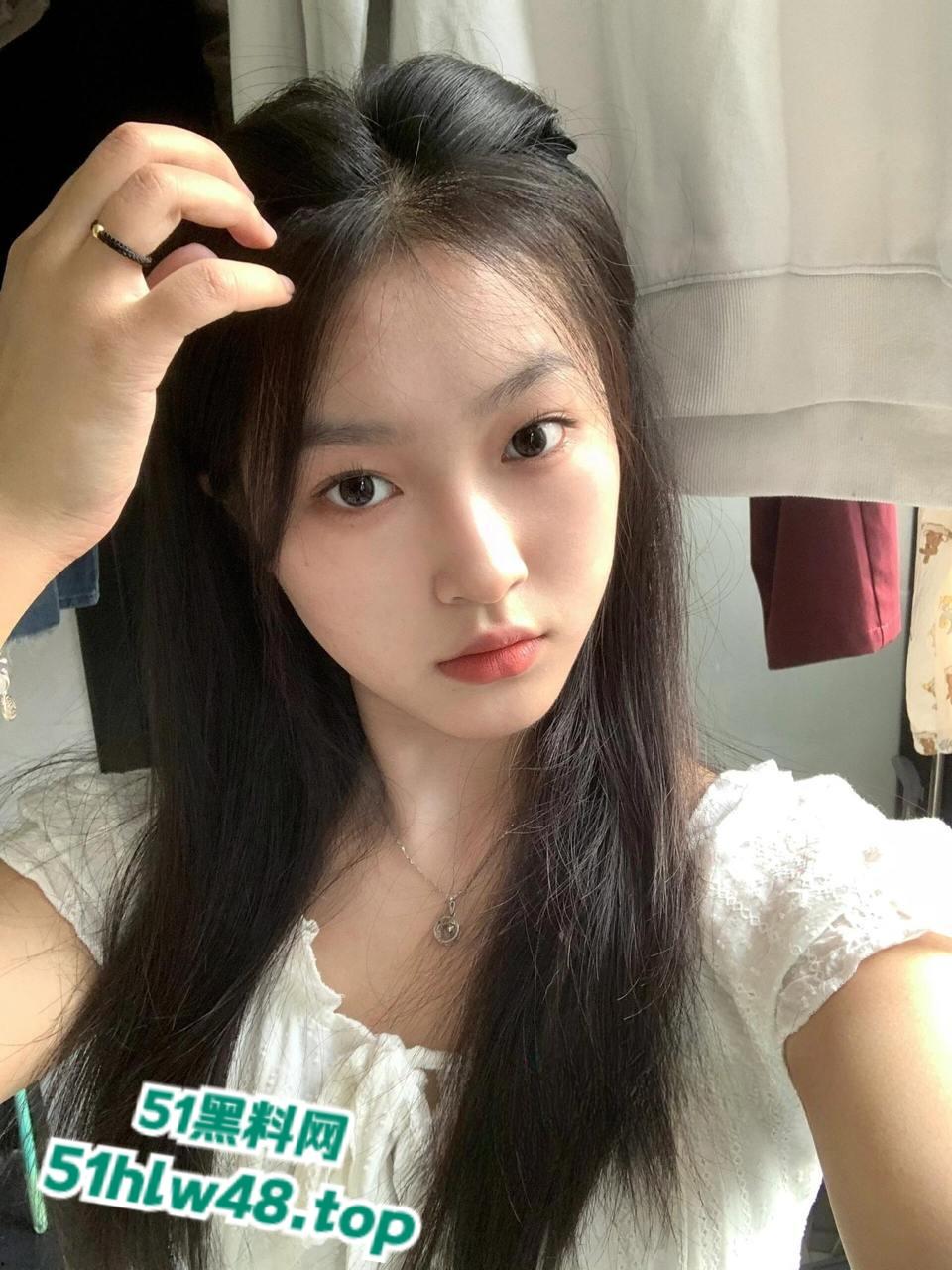 广州白云幼儿园清纯幼师【田梦】被渣男分手抛弃，极品的颜值搭配性感的美乳，不失为人间仙女！-7