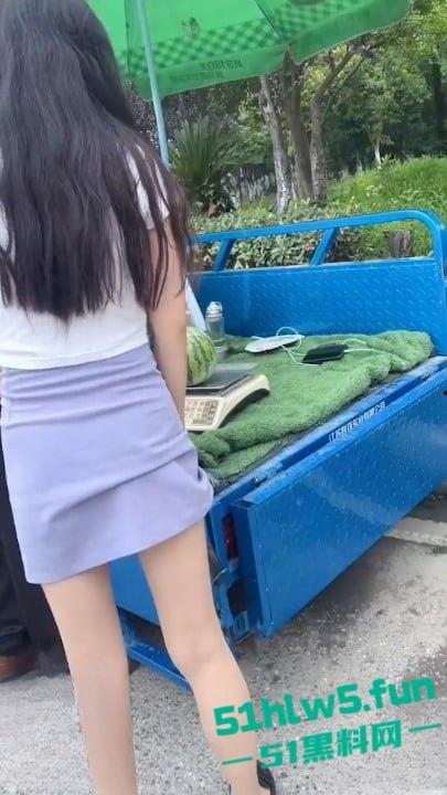 家有娇妻【6】天气太热了,老婆怕热所以选择真空出门,以防流汗户外露出视频。-3