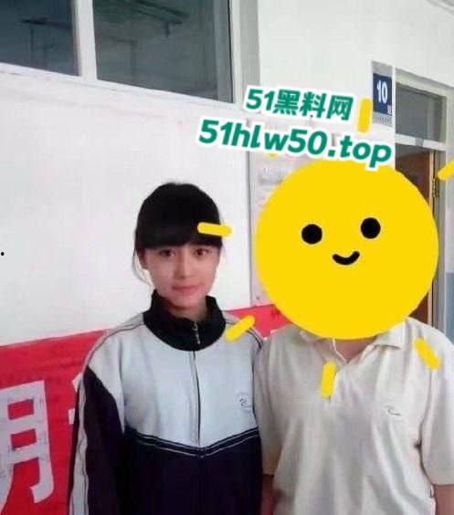 校花级别,重庆财大新疆母狗【夏兹热丽】第一次刚破处就被拍下口吞脸射!-1