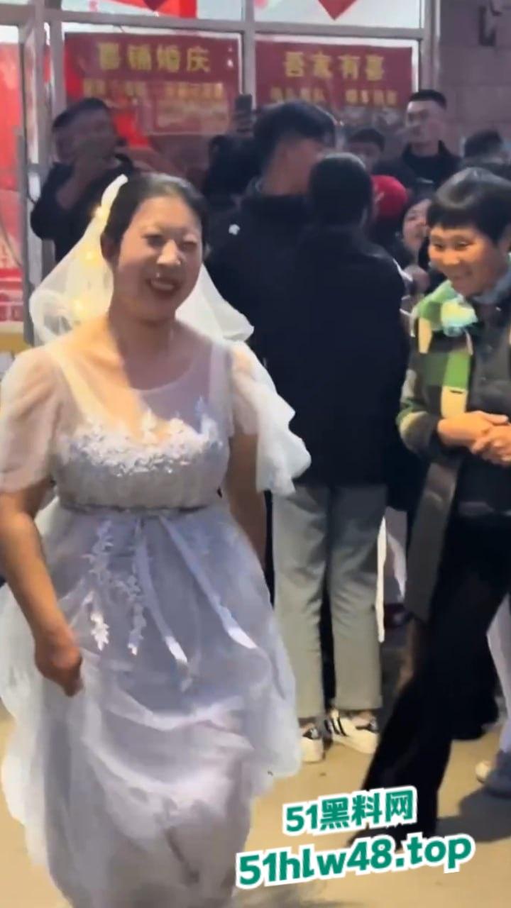 日照最聪明小伙,娶了大自己几十岁的老姐姐少走弯路,真是一点苦都不用吃。-9